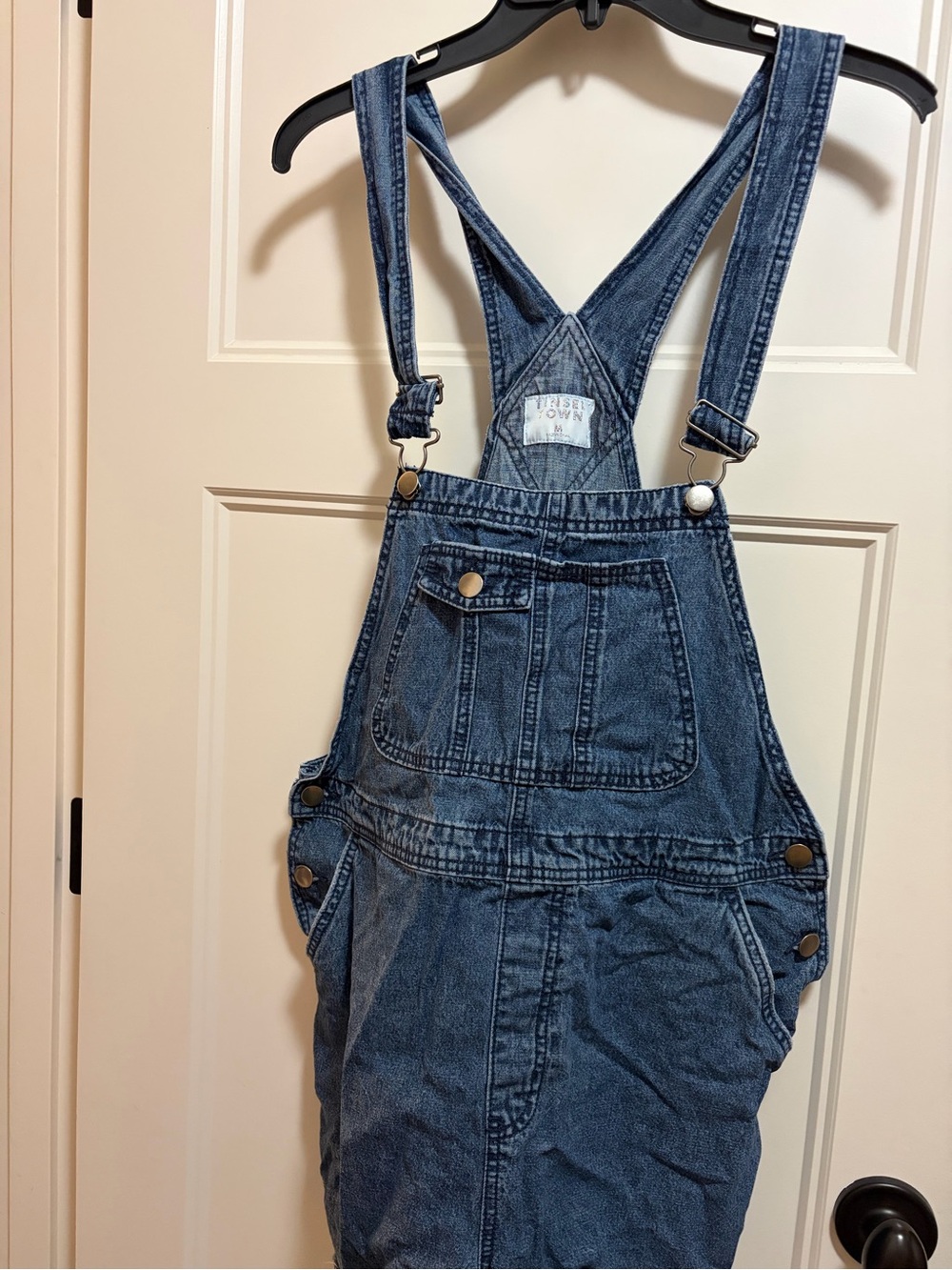 Vintage-Style Denim Overall shorts in Washed Blue